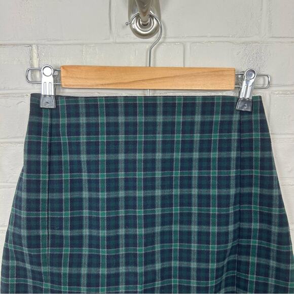 Brandy Melville Green Plaid Mini Skirt - Picture 5 of 10